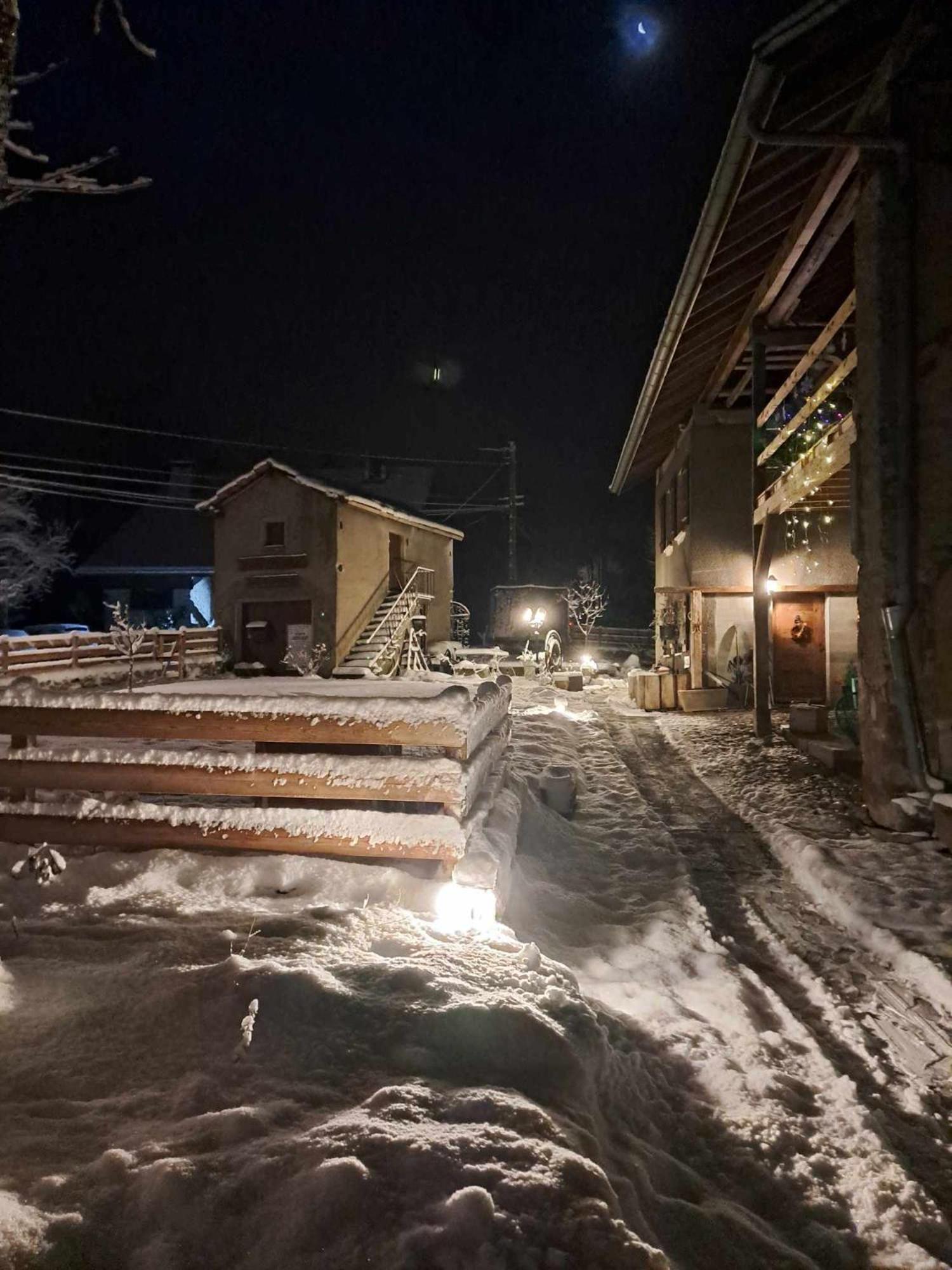 Maison D'Hotes Des Bassins D'Oche Saint-Paul-en-Chablais Exteriör bild